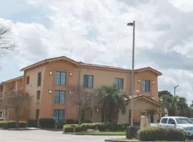 La Quinta Inn by Wyndham New Orleans Veterans / Metairie