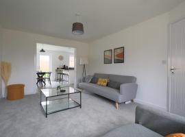 รูปภาพของโรงแรม: StayRight 4 Bedroom, 3 Bathroom House Near M4 - 15 mins to Cardiff & Newport