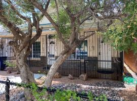 Hotel Photo: Big Family, Close to All, duplex A and B Downtown UTEP Hospitals