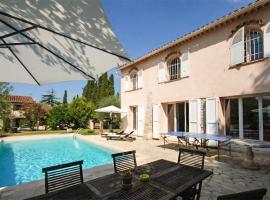 Hotel Foto: Beautiful Home In Mouans-sartoux With Outdoor Swimming Pool, Wifi And Heated Swimming Pool