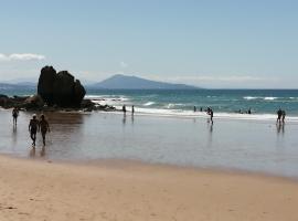 A picture of the hotel: studio guéthary - 100 m plages et centre a pieds