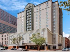 La Quinta Inn & Suites by Wyndham New Orleans Downtown, מלון בניו אורלינס