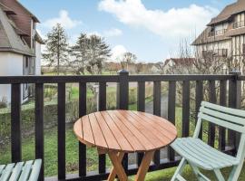 Hotel Foto: Cozy Apartment In Blonville-sur-mer With Kitchen