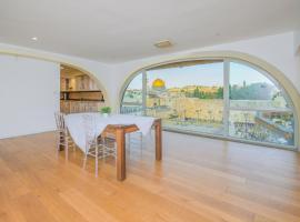 Хотел снимка: Western Wall View Apartment