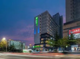 Holiday Inn Express Linyi North New District, an IHG Hotel, хотел в Лини