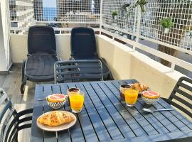 Hotel Photo: Sea Breeze Central, 2bed