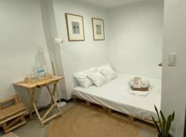 Ξενοδοχείο φωτογραφία: The Tiny Room Apartment Units near Anonas and Cubao