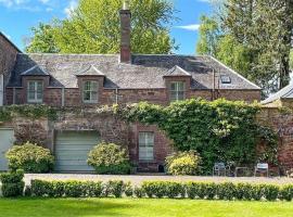 Hotel Photo: Reidochie Stables luxury haven overlooking garden