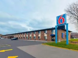 Motel 6-Oak Creek, WI