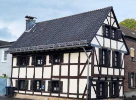 Hotel fotografie: altes romantisches Fachwerkhaus in Rheinnähe auch für Workation geeignet