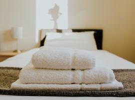 Uist Travel Accommodation, hotel in Daliburgh