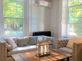 Zdjęcie hotelu: Modern Apt Near Downtown Burlington Ideal for long stays - U2 - The Blair