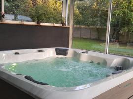 Фотографія готелю: Maison paisible Rennes sud avec jaccuzzi sur réservation