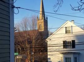 Hotel foto: Charming Townhouse in Historic Town near Boston.