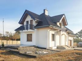 Foto di Hotel: Nice Home In Dobra Krapkowice With House A Panoramic View