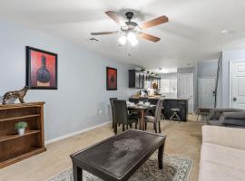 Hotel Foto: King Bed, Garage, Free Parking, Large Backyard 3BR 2B