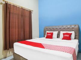 A picture of the hotel: SUPER OYO 92076 Sky Residence Cengkeh