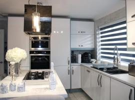 Stylish 4-Bedroom House near NEC/BHX, hôtel à Solihull