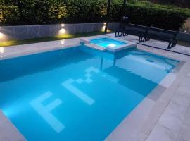 Lujosa Mansión Privada estilo mediterráneo, hotel in Melgar