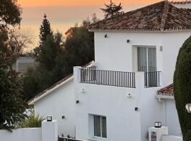 호텔 사진: Luxury Villa Andalucia Seaview Private Pool close to Centre