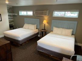 Julie's Park Cafe & Motel, hotel in Fish Creek