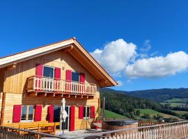 Hotel fotografie: Bergchalet am Waldrand - Pool, Sauna & Kamin