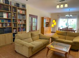 A picture of the hotel: CASA RURAL con Chimenea, Barbacoa, Terraza y Solarium