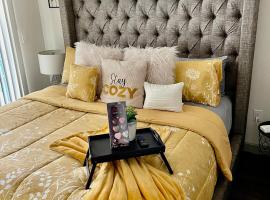 Photo de l’hôtel: Cozy King Bed Suite w/ Sky Lounge , Wi-Fi , Free On-site Parking