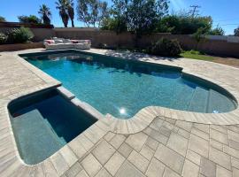 A picture of the hotel: Pool Sunny Kitchen King Beds 3 Bdrm