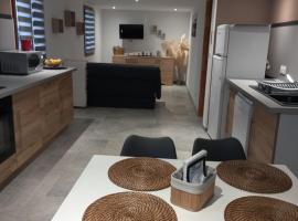 Gîte LA FONTAINE DU MARAIS, hotel v destinaci Pendé