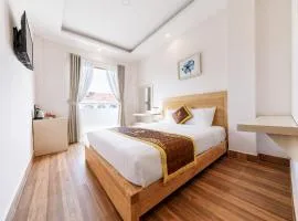 Golden Bee Hotel