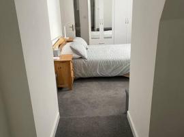 Hotel Photo: Quirky one bed flat, Barbican area, Plymouth