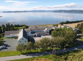 होटल की एक तस्वीर: Sund sommerhotell, Inderøy