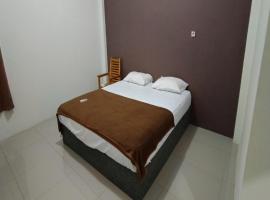 Hotel fotografie: OYO 92243 Fanilly Guest House Marabahan