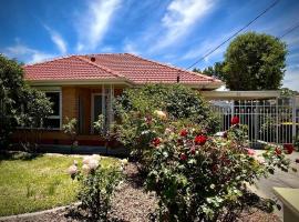 ホテル写真: Entire house between Marion /Flinders university