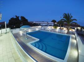 A picture of the hotel: Villa 117 con piscina