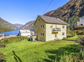 Hotel Foto: Awesome Apartment In rdalstangen With House A Panoramic View