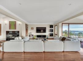 Hotel Foto: The West Vancouver Getaway Estate - 5 Bedrooms