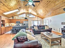Pet-Friendly Cabin in Pinetop-Lakeside!, hotell sihtkohas Pinetop-Lakeside