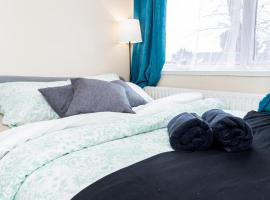 Gambaran Hotel: Shirley House 3, Guest House, Self Catering, Self Check in with Smart Locks, Use of Fully Equipped Kitchen, close to City Centre, Ideal for Longer Stays, Walking Distance to BAT, 20 min Drive to Fawley Refinery, Excellent Transport Links