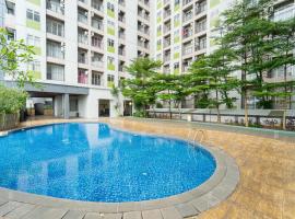 ホテル写真: RedLiving Apartemen Serpong Green View - Nawawih Room Tower B