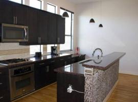 Hotelfotos: Spacious 3 Bed, 3.5 Bath in Montrose -Gym Included