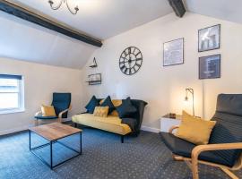 A picture of the hotel: Characterful 2 bedroom apartment - Central location