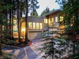 Hotel Photo: Stunning Guest House Nestled within the Redwoods