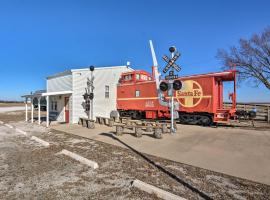 酒店照片: Unique Joplin Gem Converted Train Car Studio