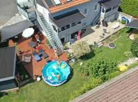 होटल की एक तस्वीर: Kornhaus - schöne Ferienwohnung mit Pool, Kamin und Terrasse