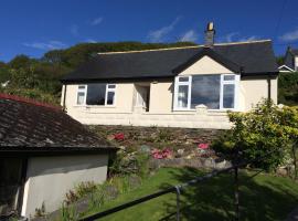 Lovely cottage in Snowdonia, private hot tub, by mountains & award winning beach, ξενοδοχείο σε Fairbourne