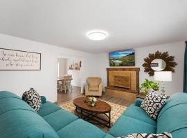 Hotel fotoğraf: Gathering 6 Bdrm Home in Heart of Orem - Pets Too!