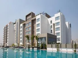 Novotel Yangon Max, отель в Янгоне