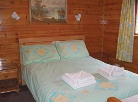 A picture of the hotel: Hideaway Lodges